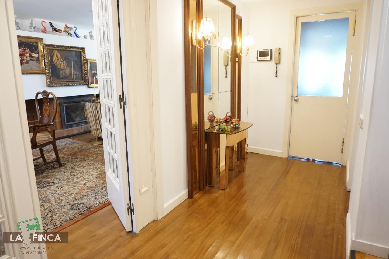 For sale of chalet in Llanera