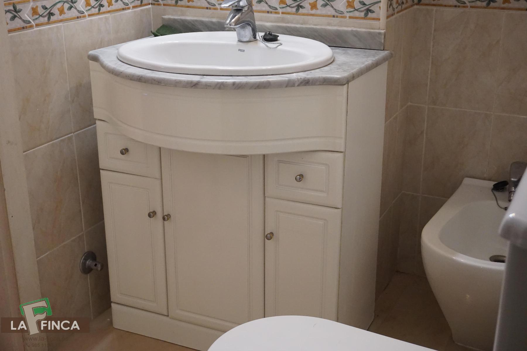 For sale of chalet in Llanera
