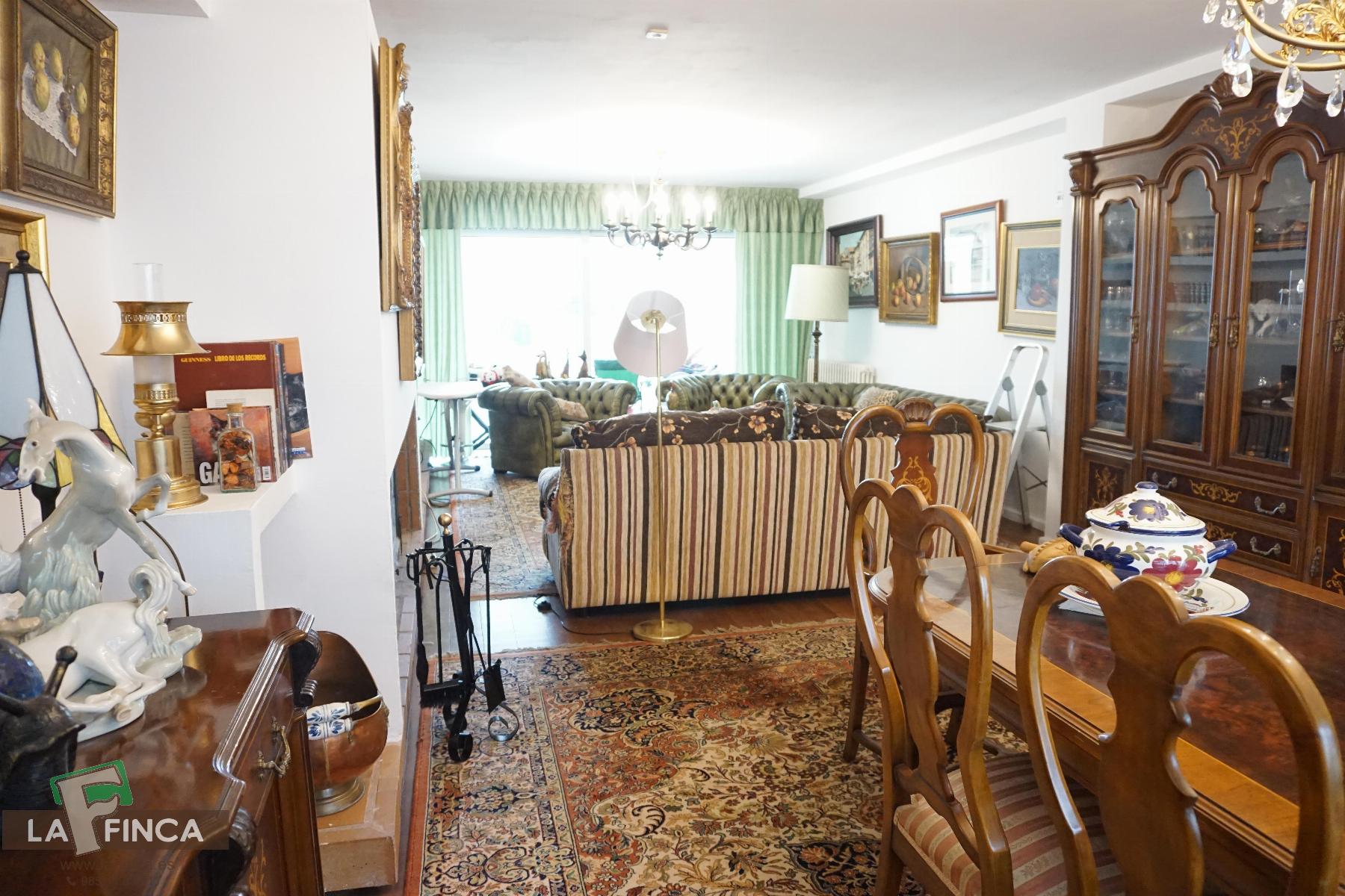 For sale of chalet in Llanera