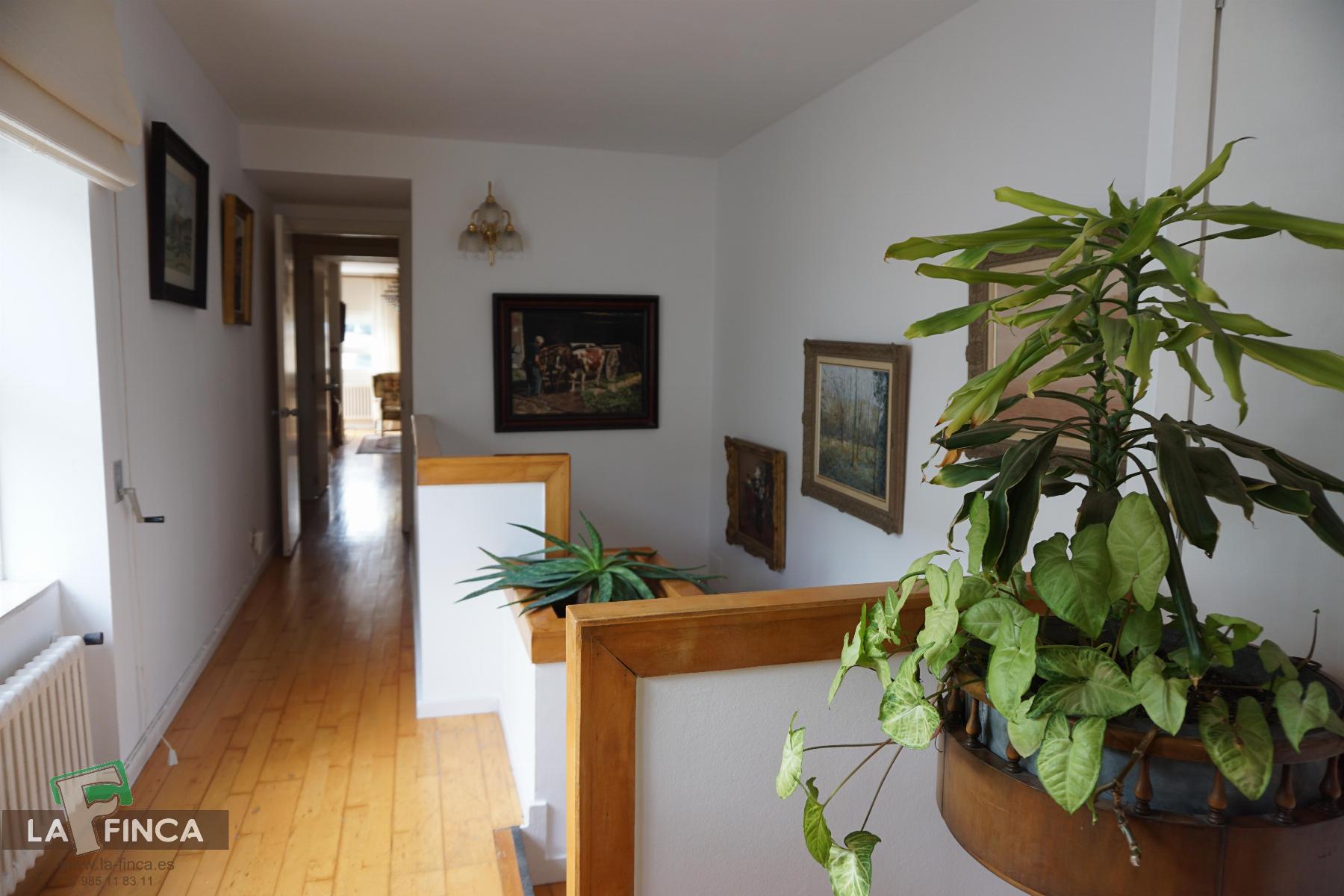 For sale of chalet in Llanera