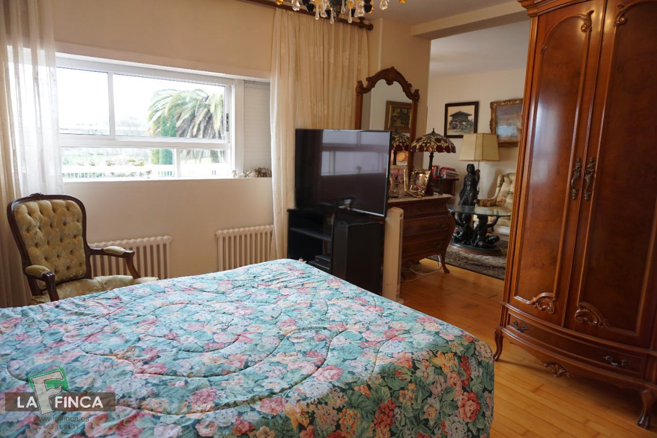 For sale of chalet in Llanera