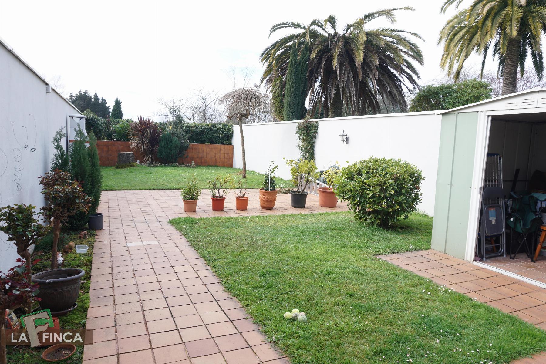 For sale of chalet in Llanera