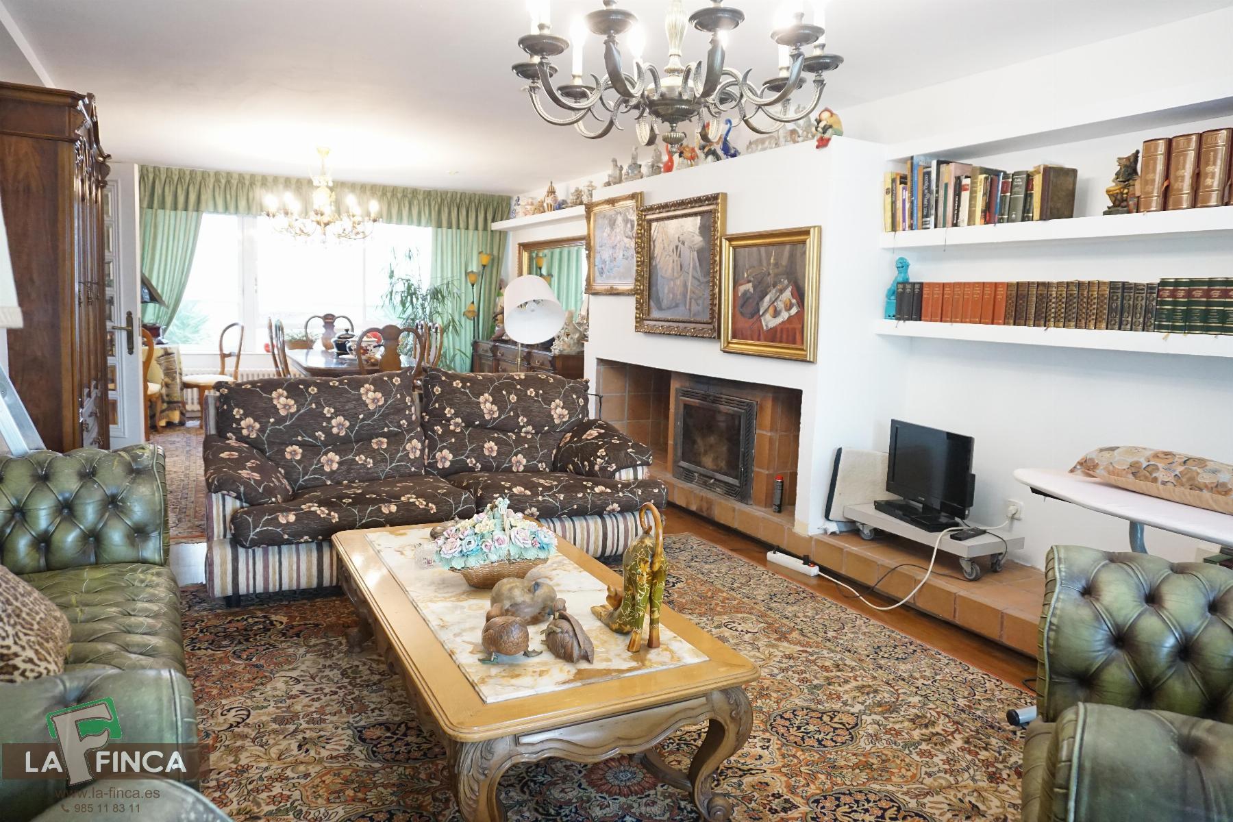 For sale of chalet in Llanera