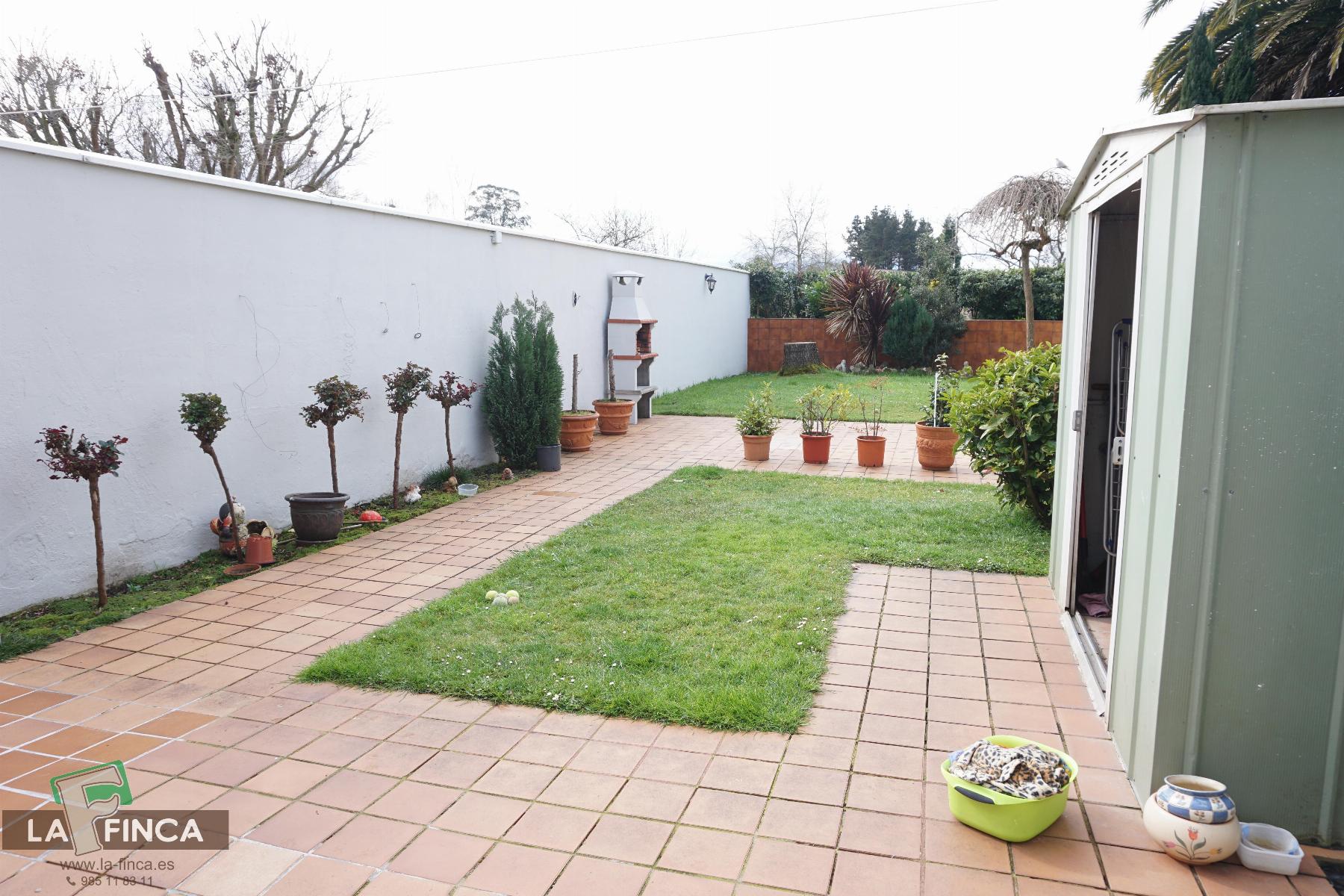 For sale of chalet in Llanera