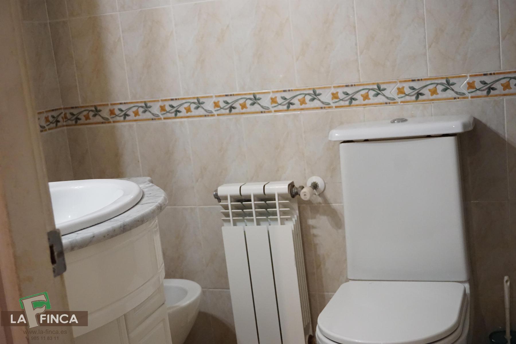For sale of chalet in Llanera
