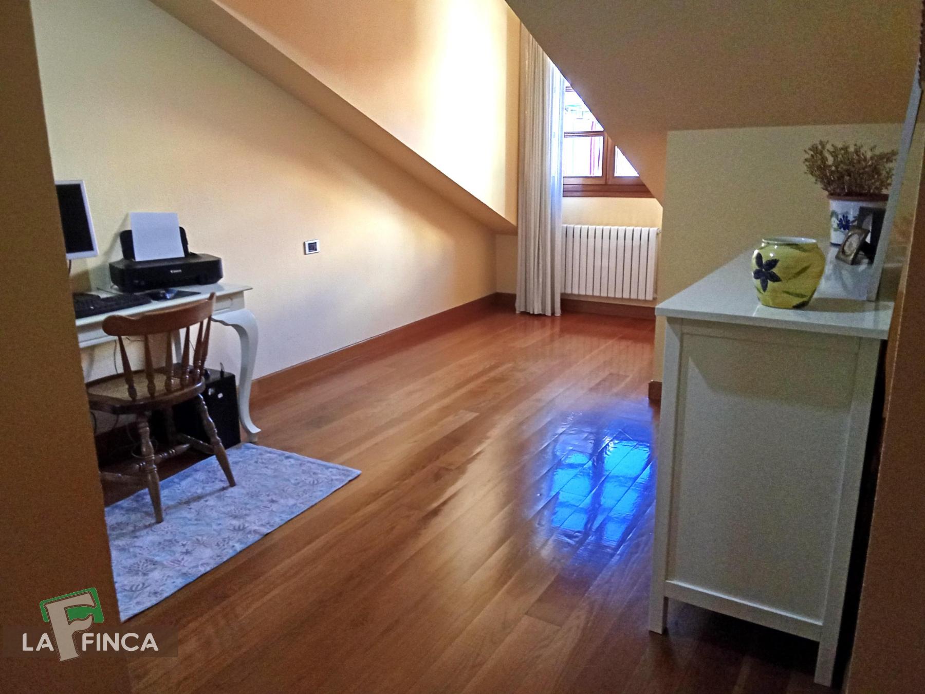 For sale of duplex in Oviedo