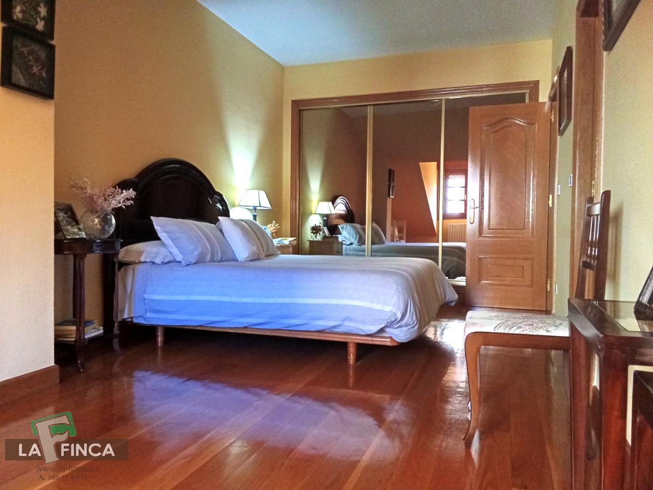 For sale of duplex in Oviedo