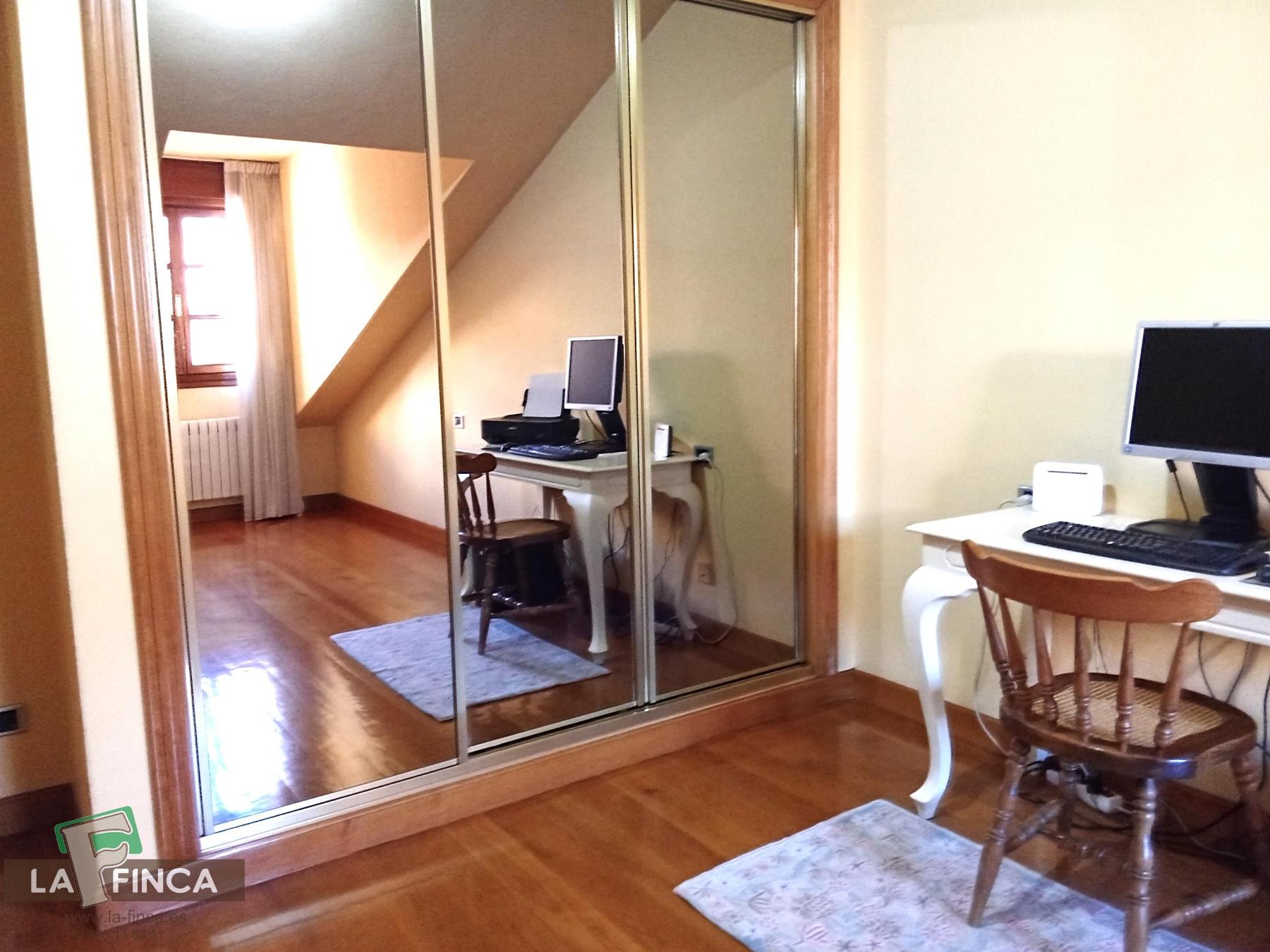 For sale of duplex in Oviedo