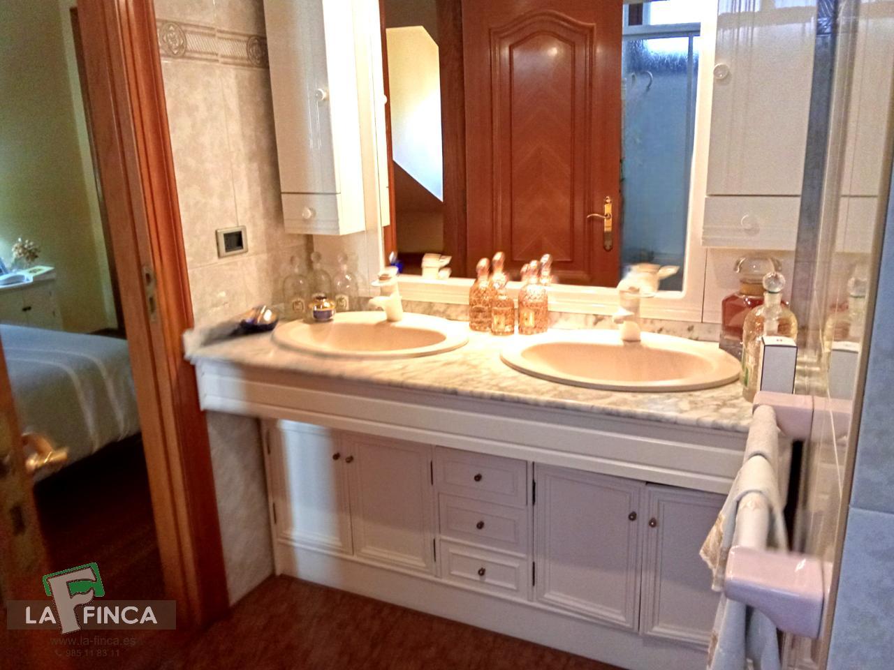 For sale of duplex in Oviedo