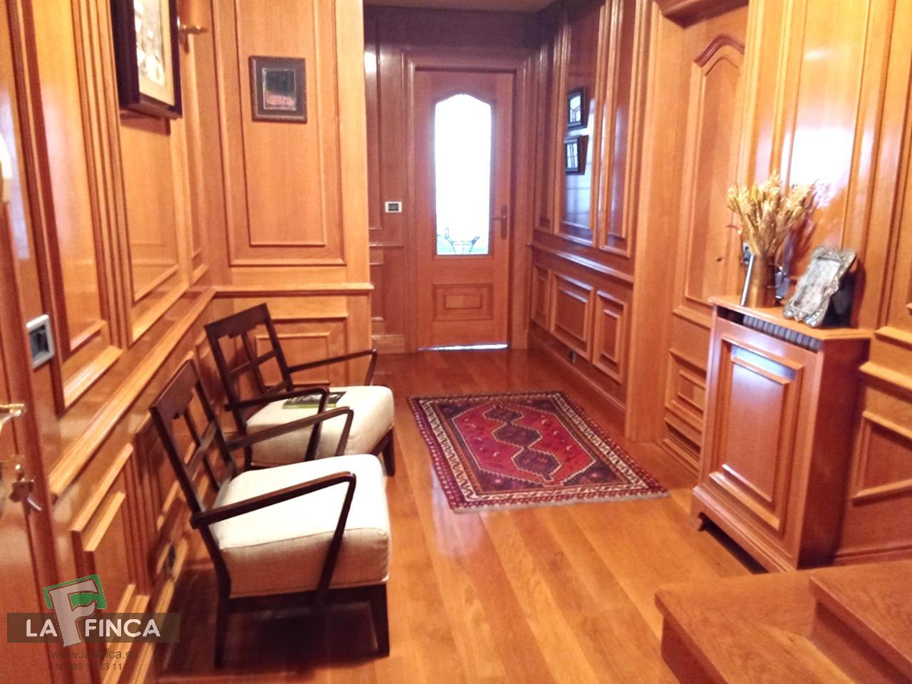 For sale of duplex in Oviedo