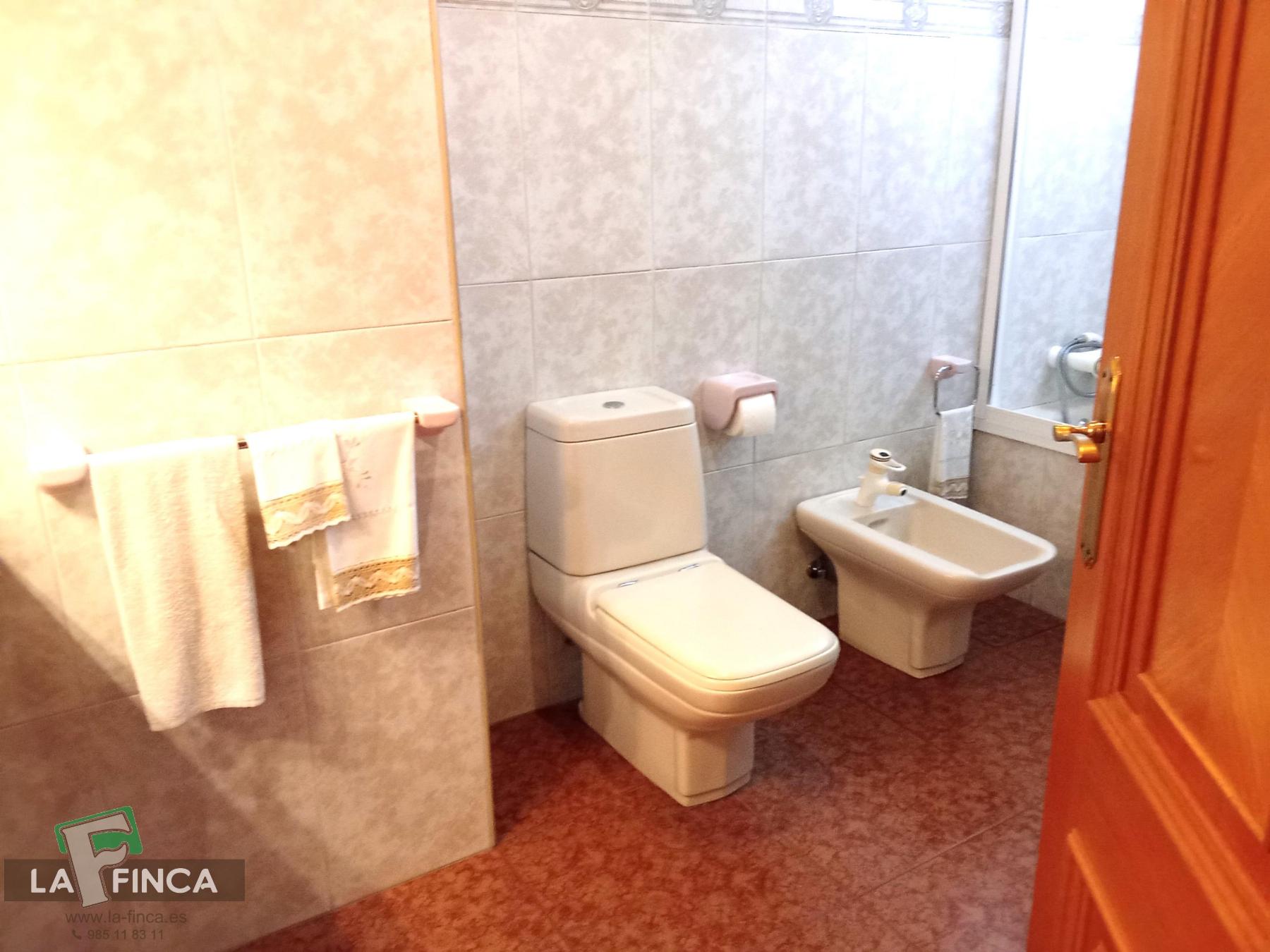 For sale of duplex in Oviedo