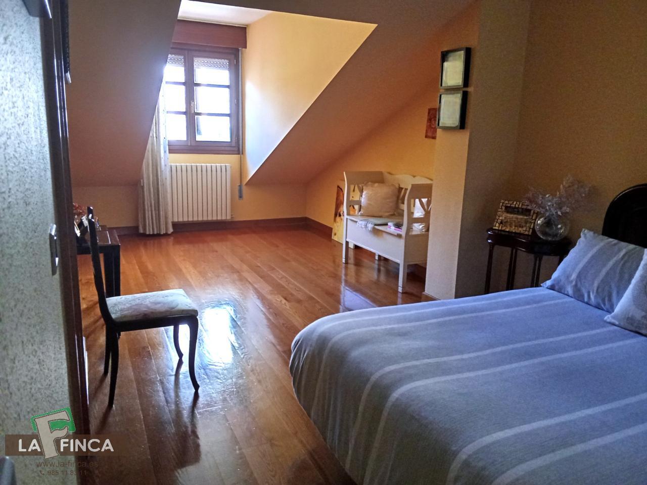 For sale of duplex in Oviedo