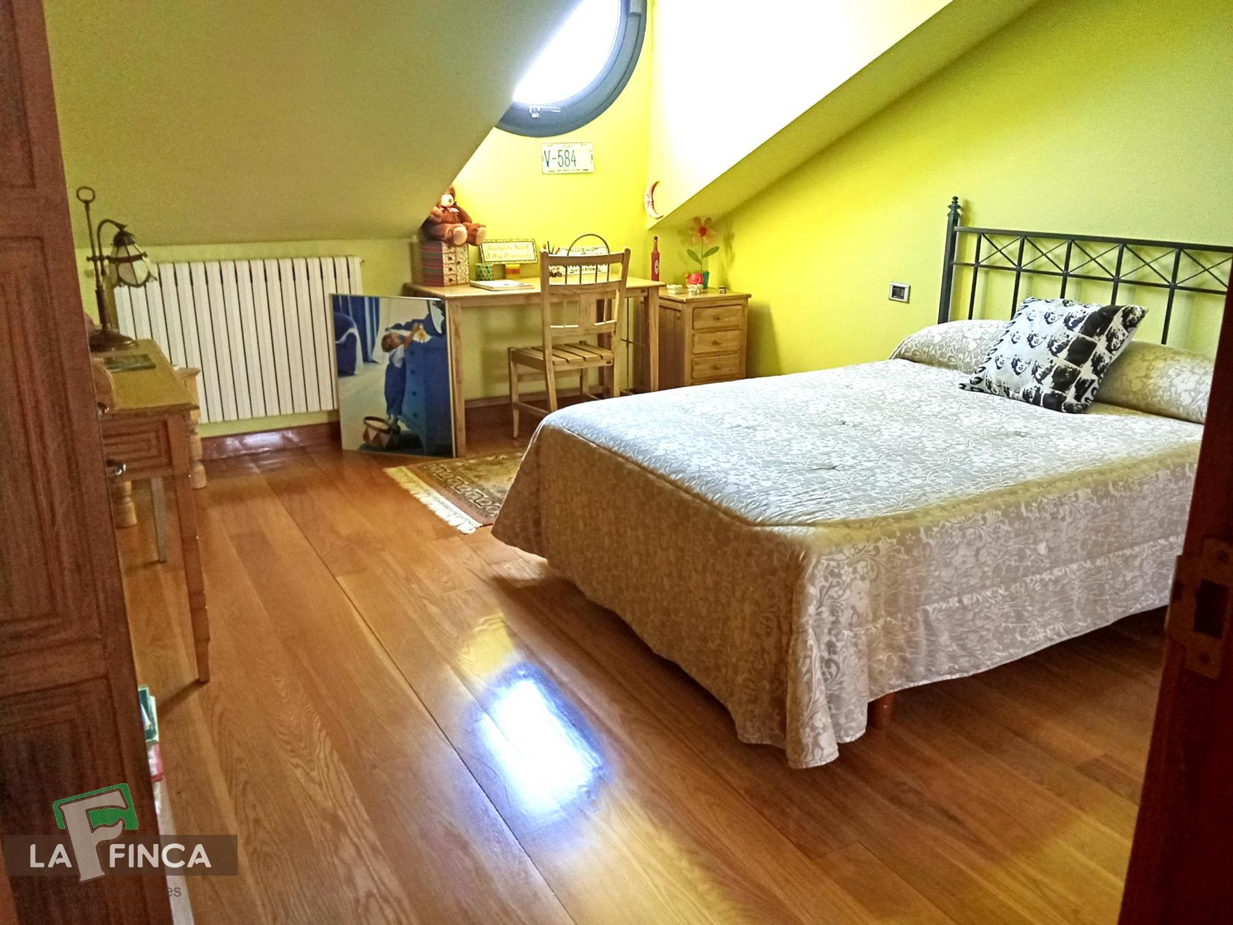 For sale of duplex in Oviedo