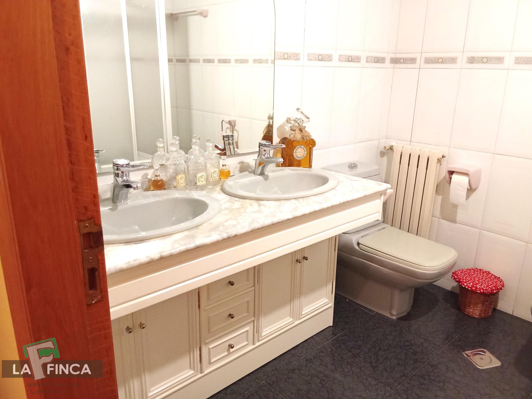 For sale of duplex in Oviedo