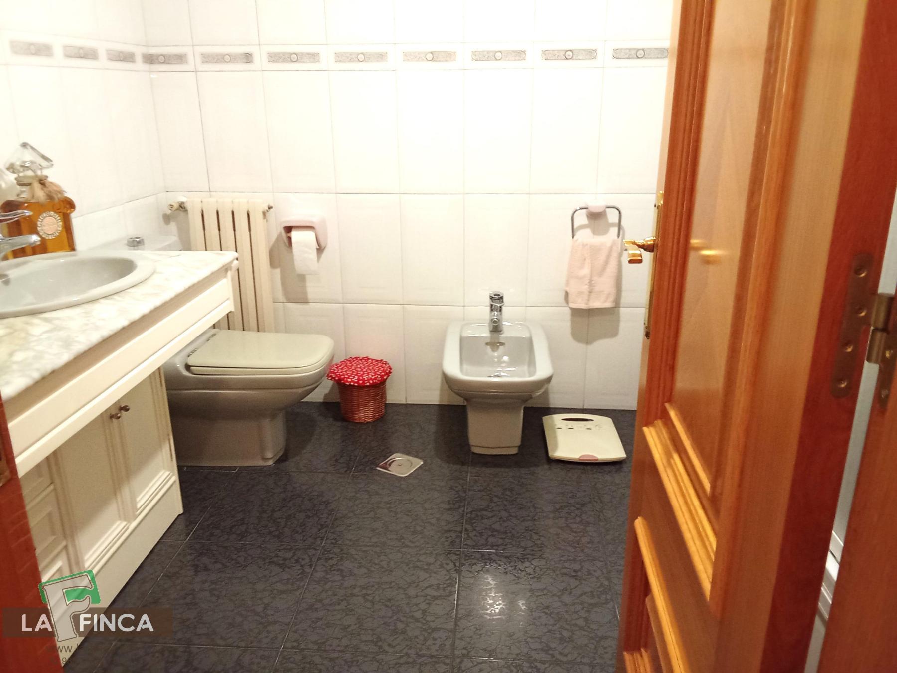 For sale of duplex in Oviedo