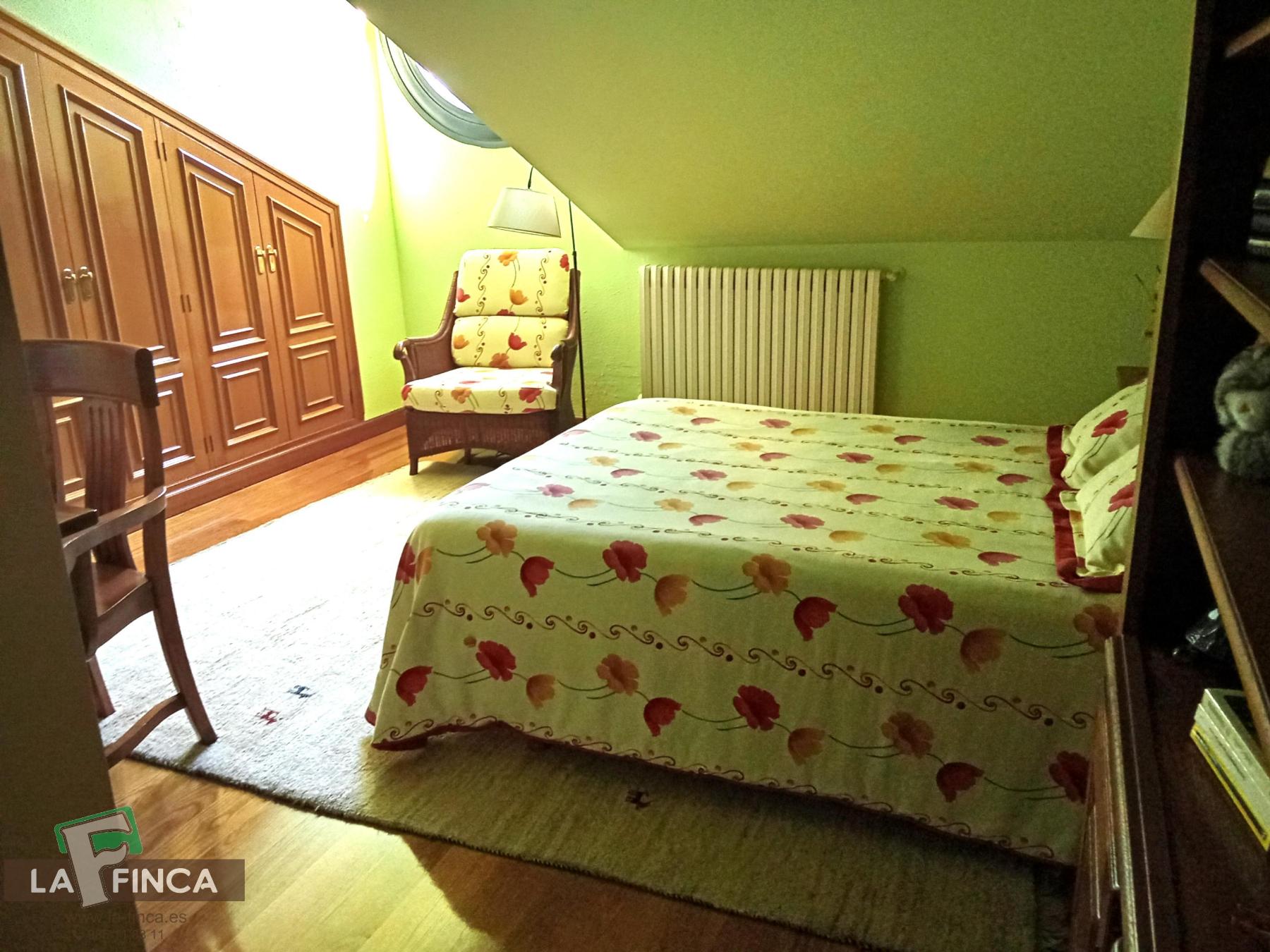 For sale of duplex in Oviedo