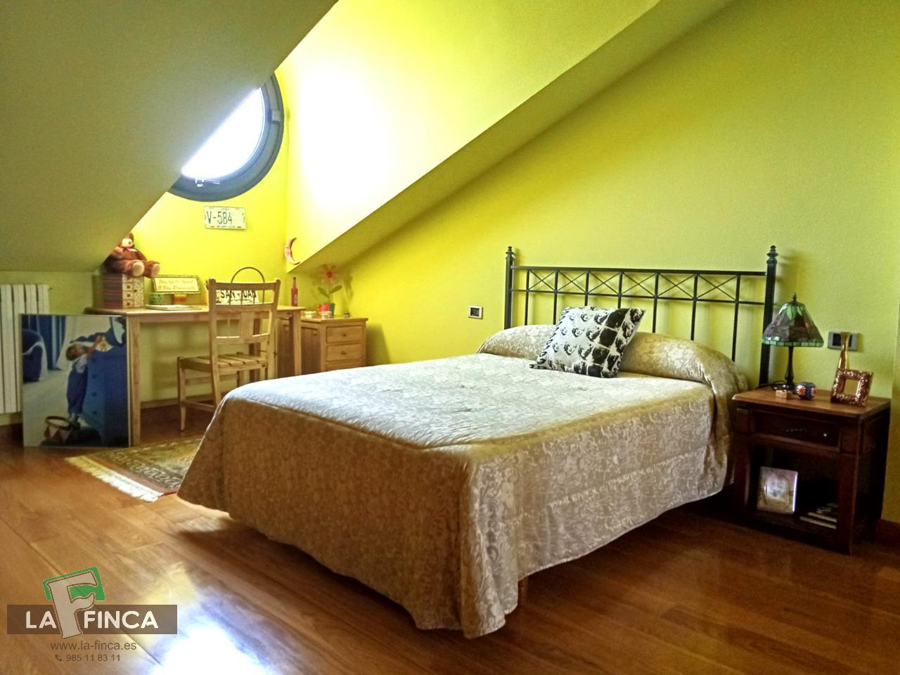 For sale of duplex in Oviedo