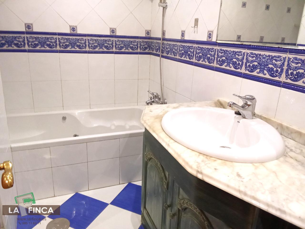 For sale of flat in Oviedo