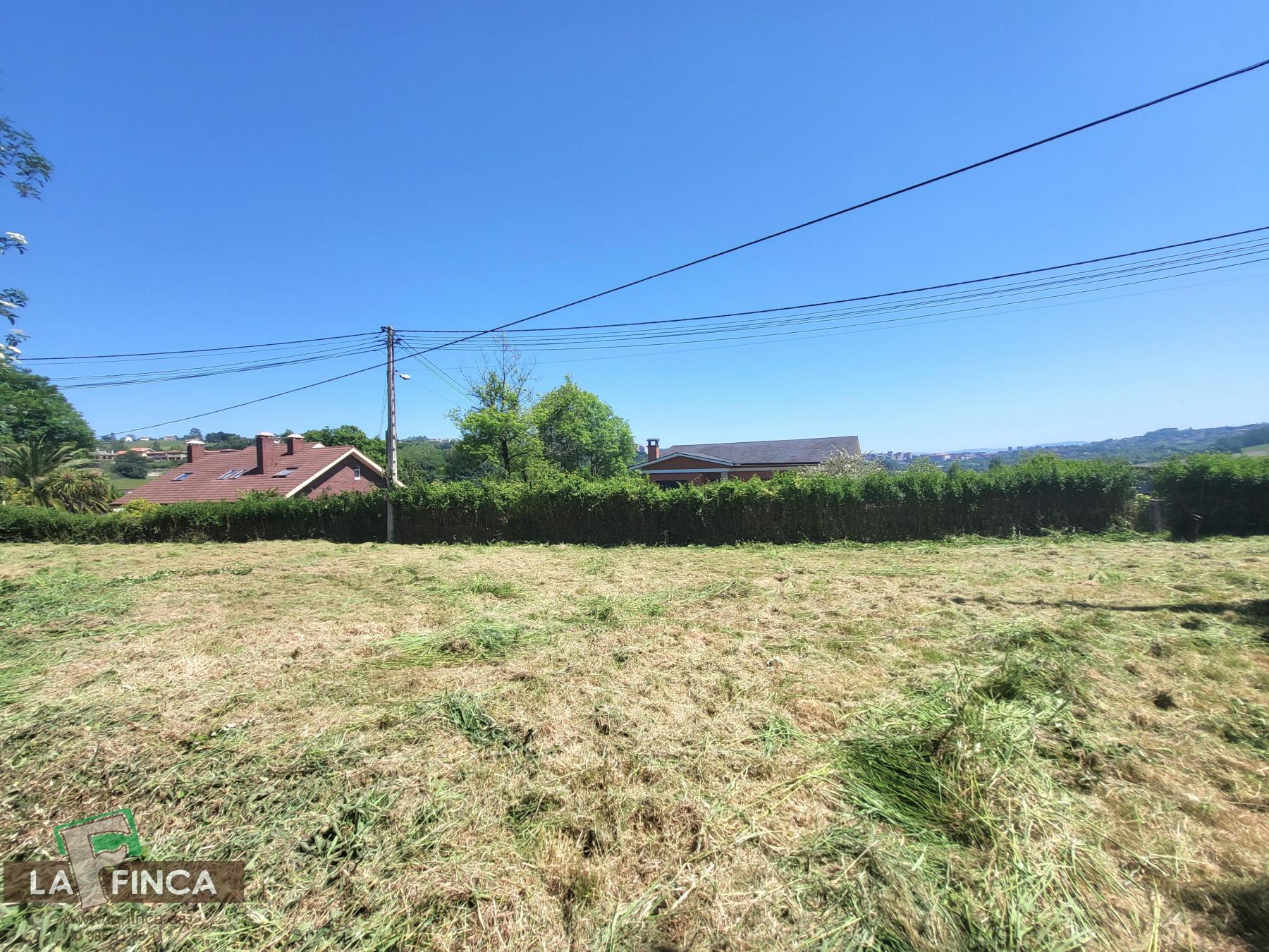 Venta de terreno en Latores