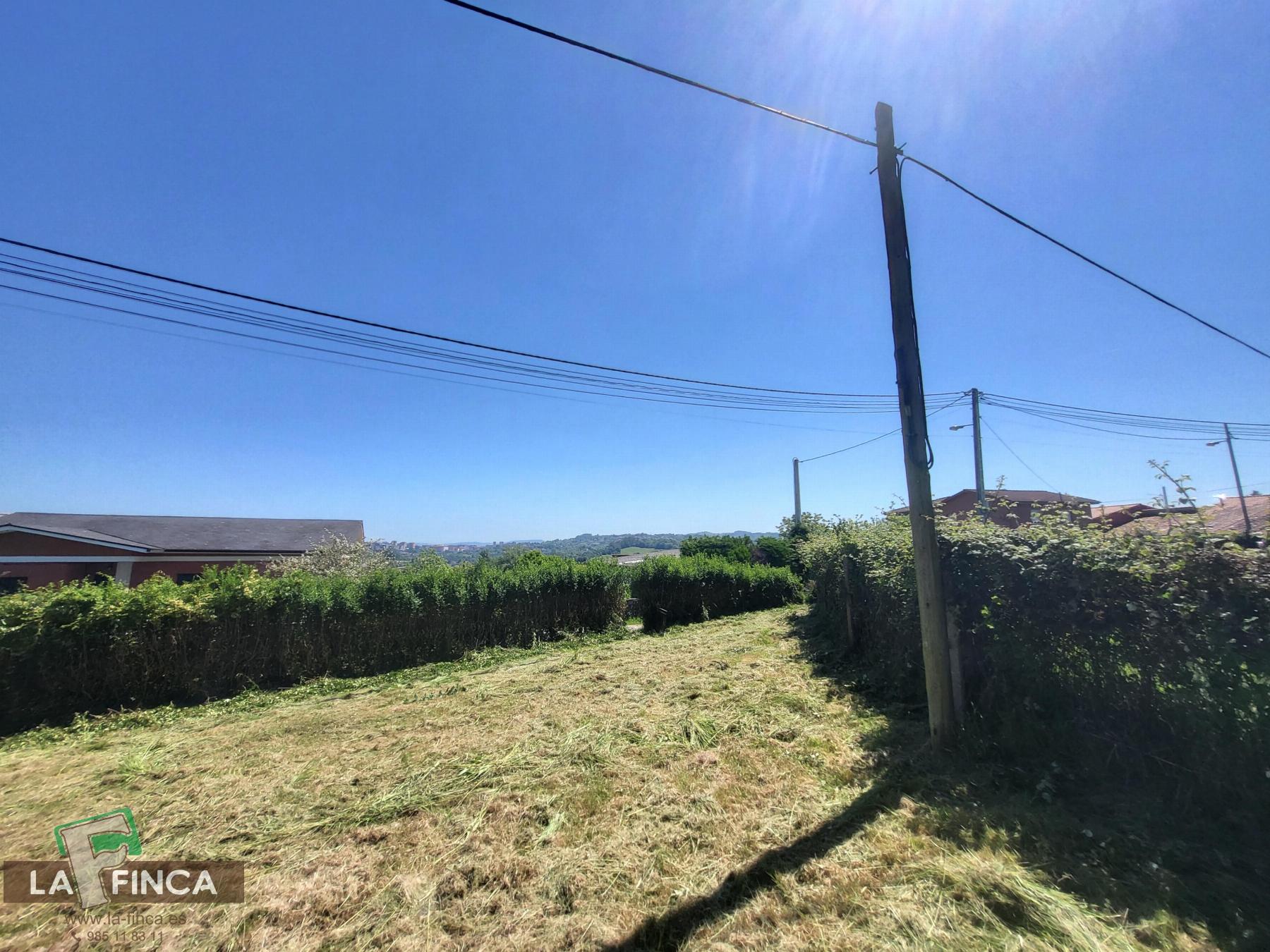 Venta de terreno en Latores