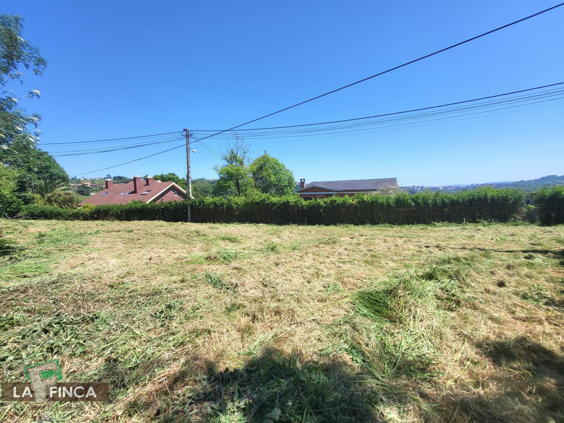 Venta de terreno en Latores