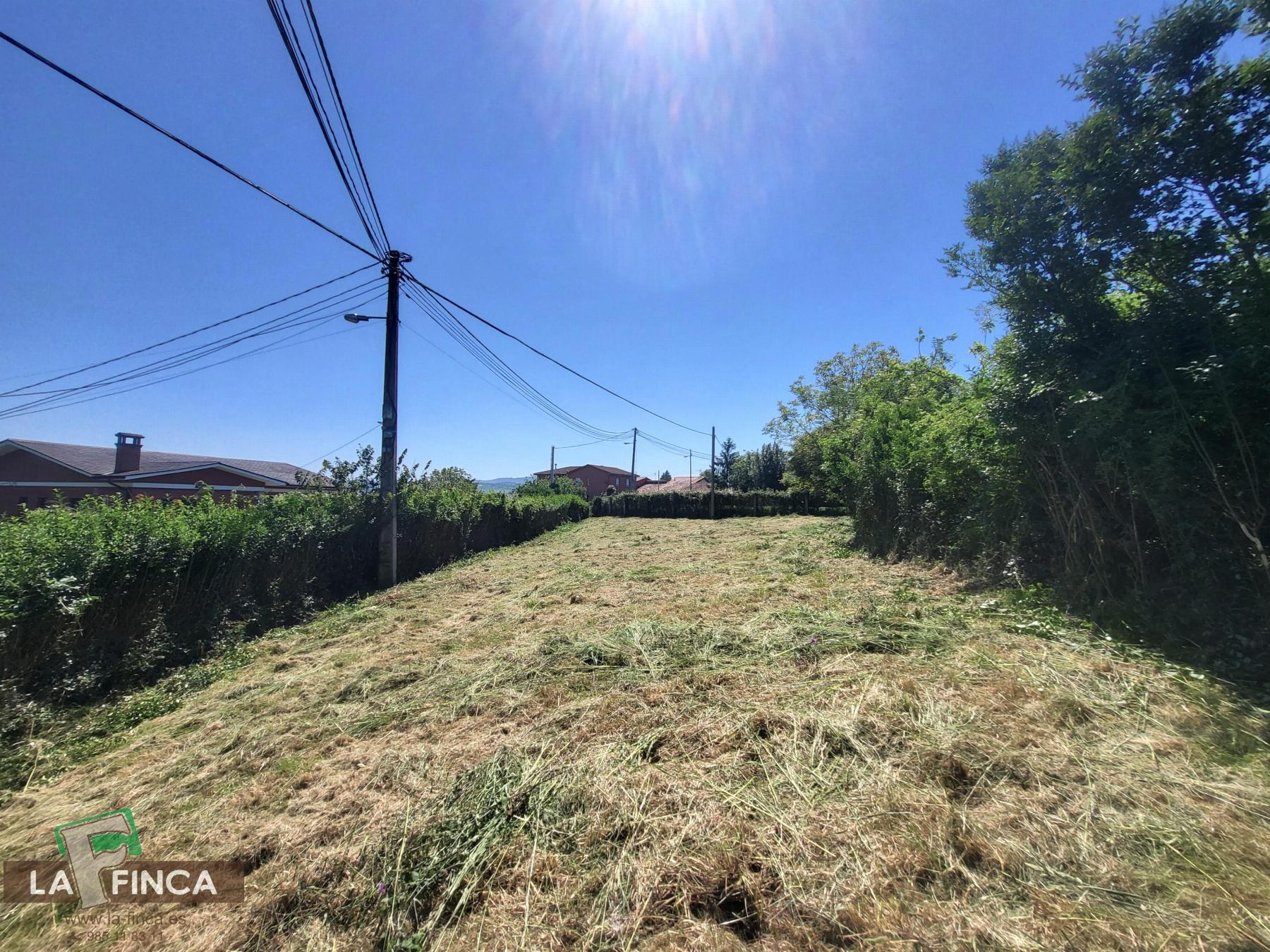 Venta de terreno en Latores