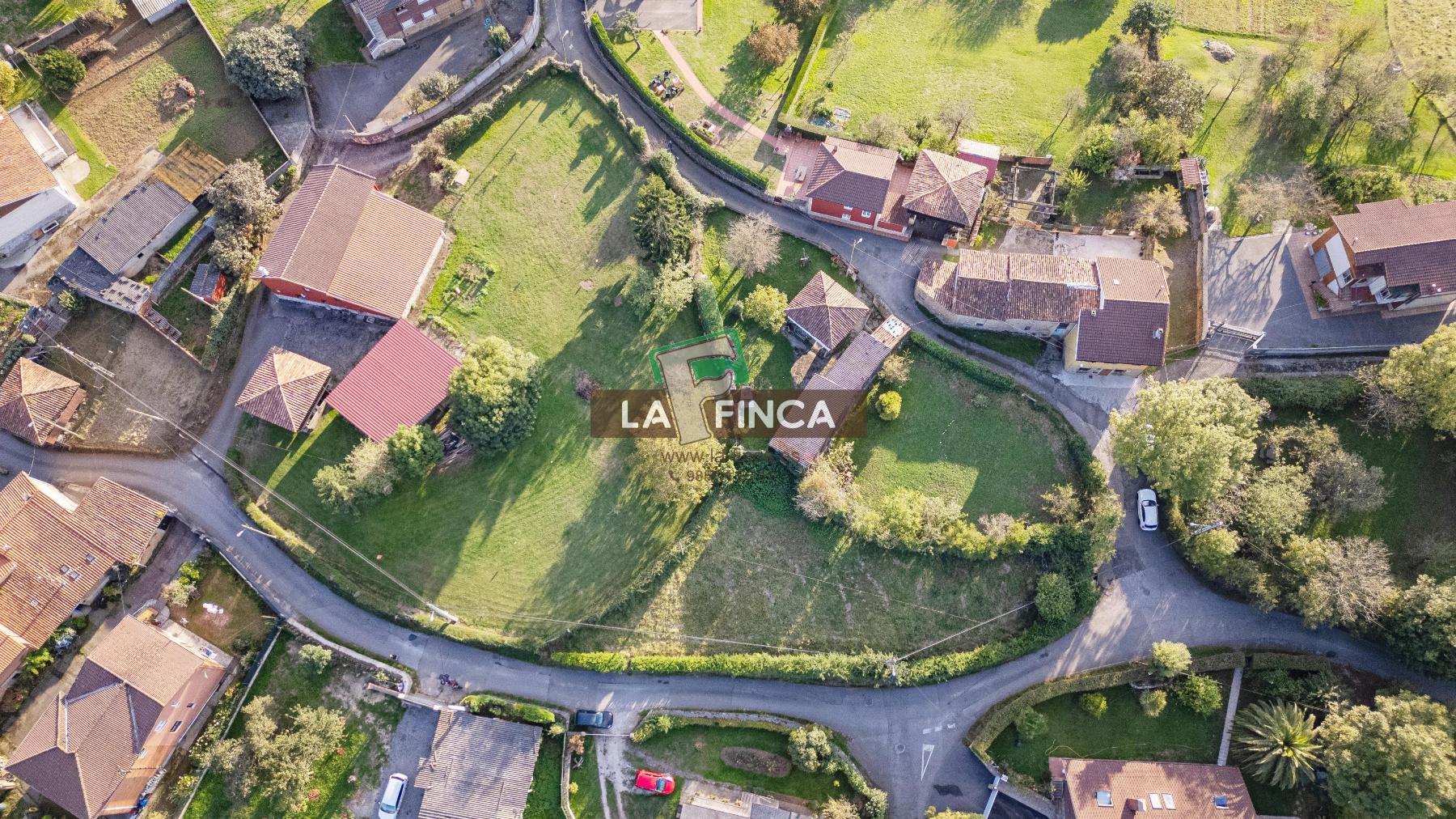 Venta de terreno en Latores