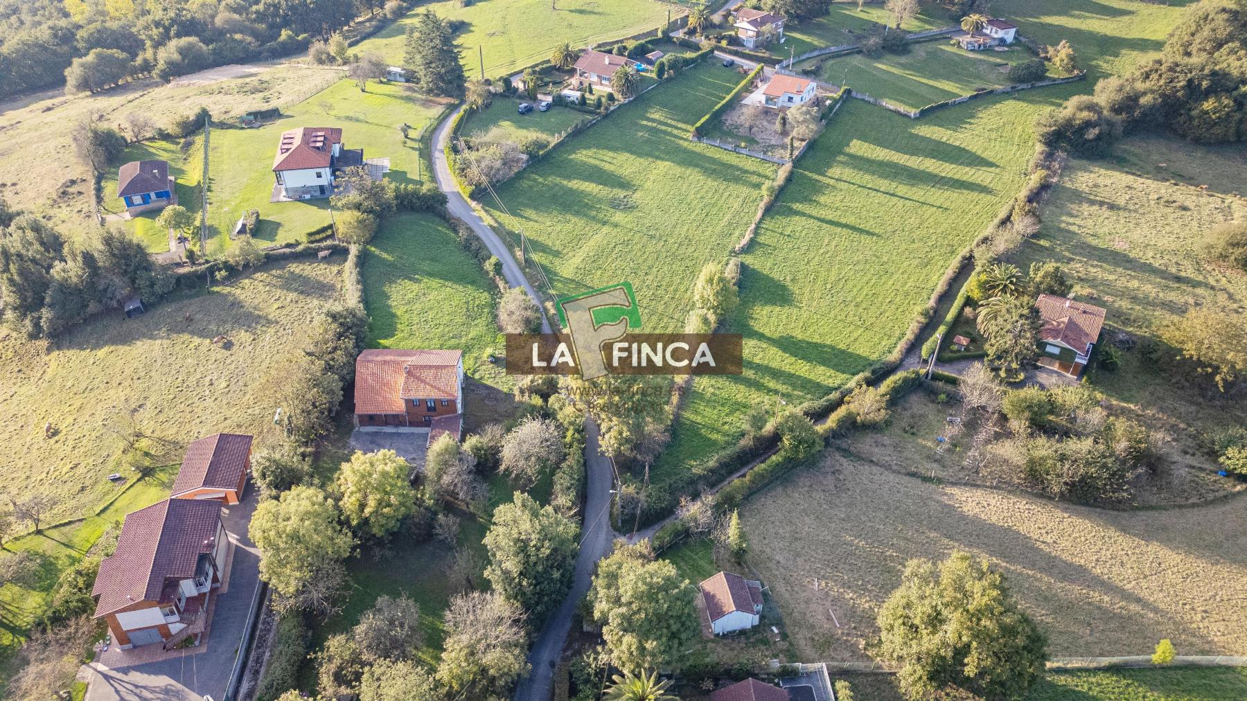 Venta de terreno en Latores