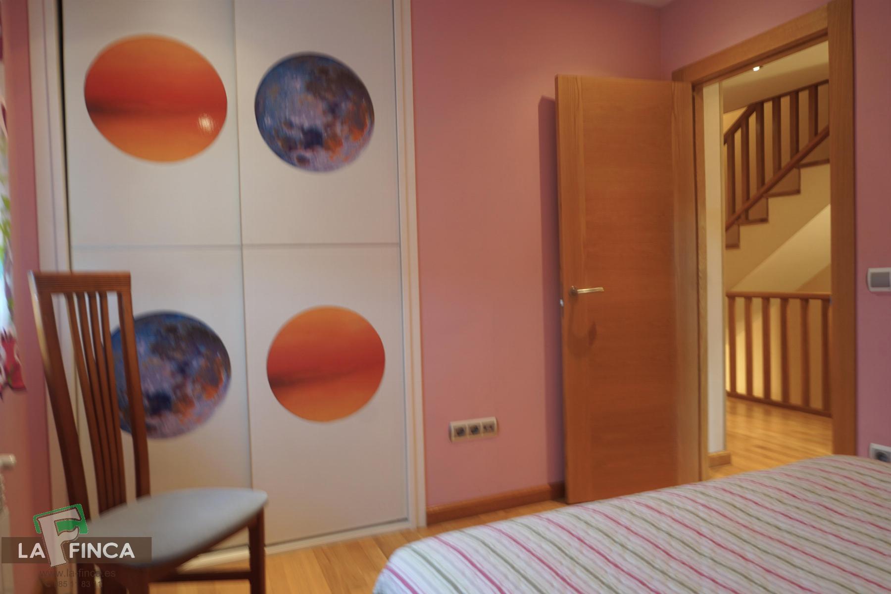 For sale of chalet in Castrillón