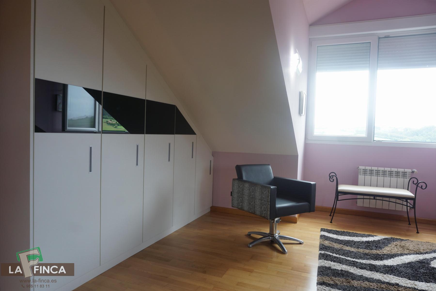 For sale of chalet in Castrillón