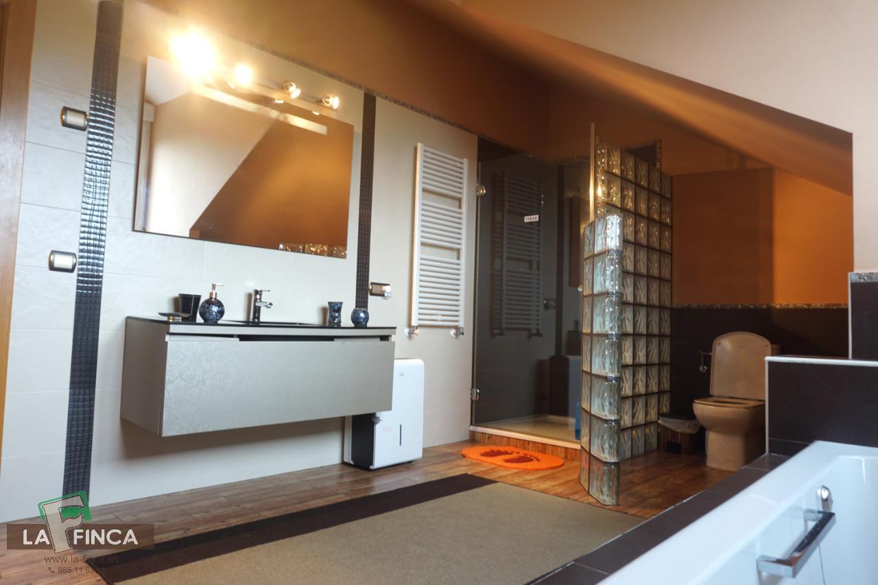 For sale of chalet in Castrillón