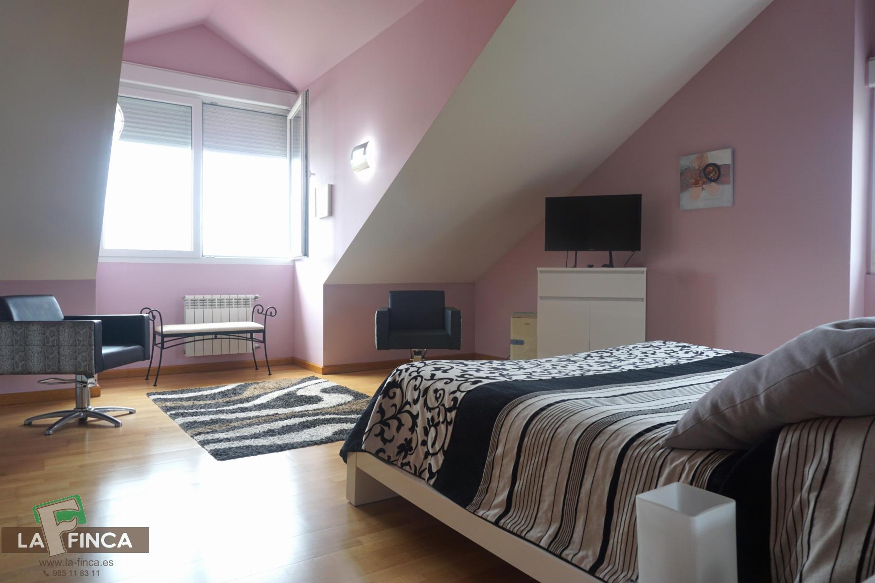 For sale of chalet in Castrillón