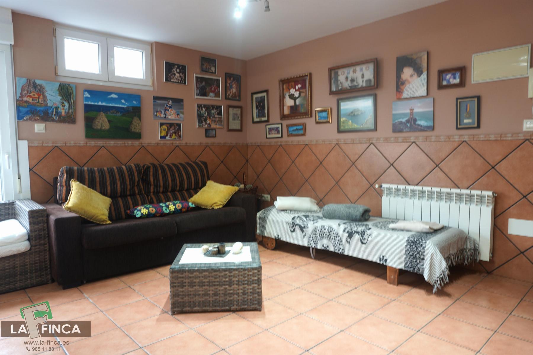 For sale of chalet in Castrillón