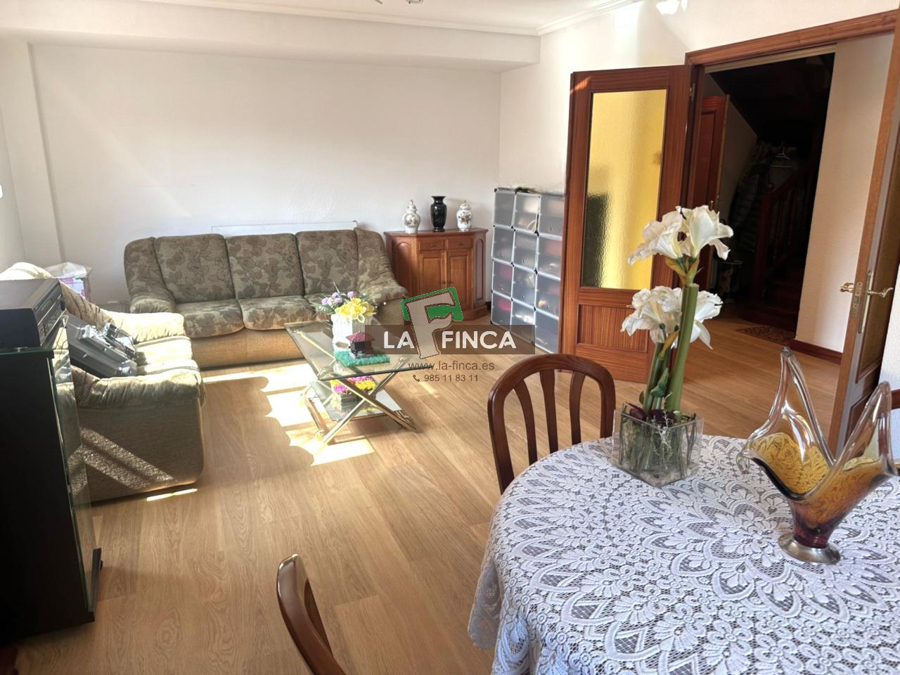 For sale of chalet in Oviedo