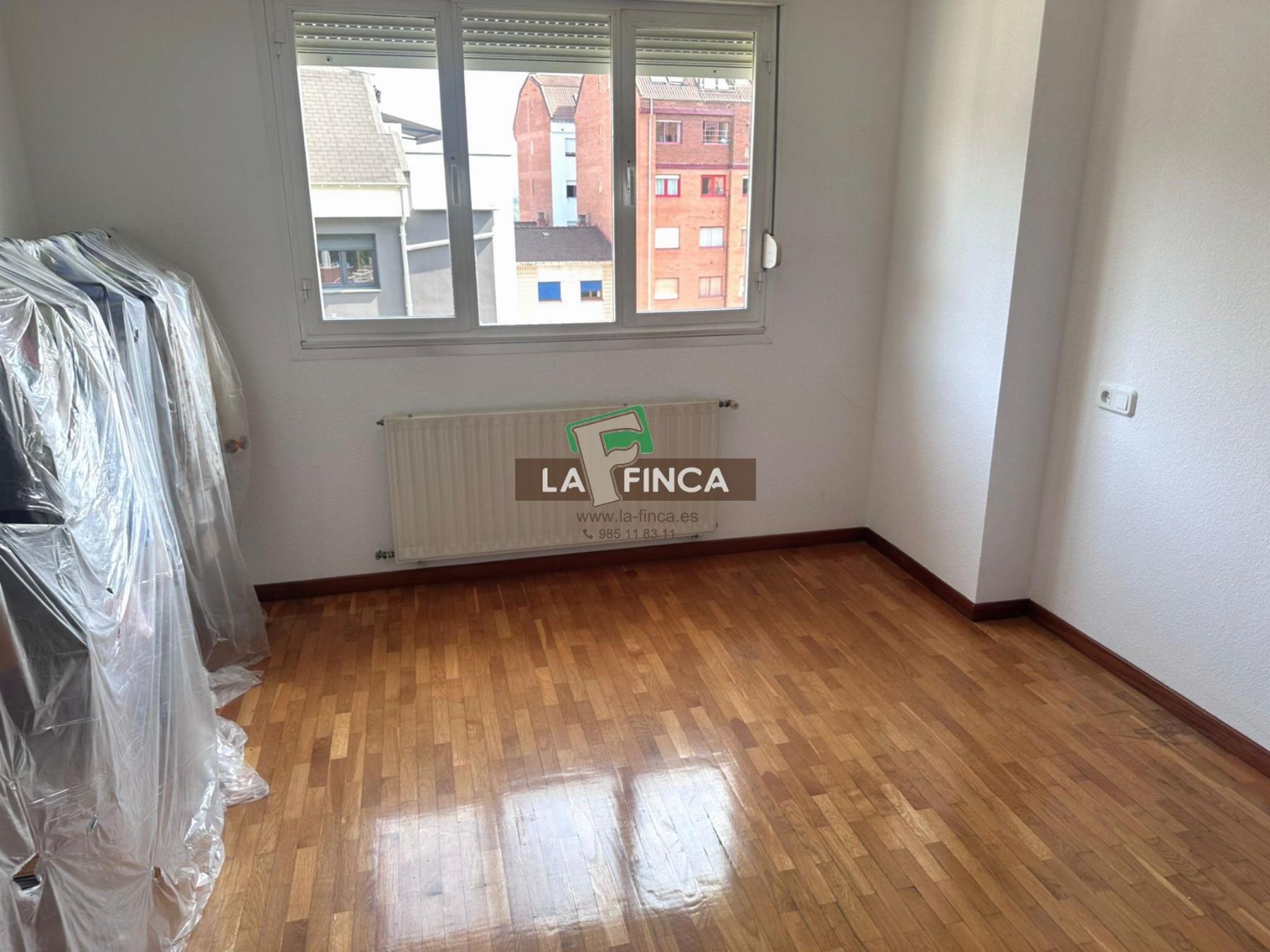 For sale of chalet in Oviedo