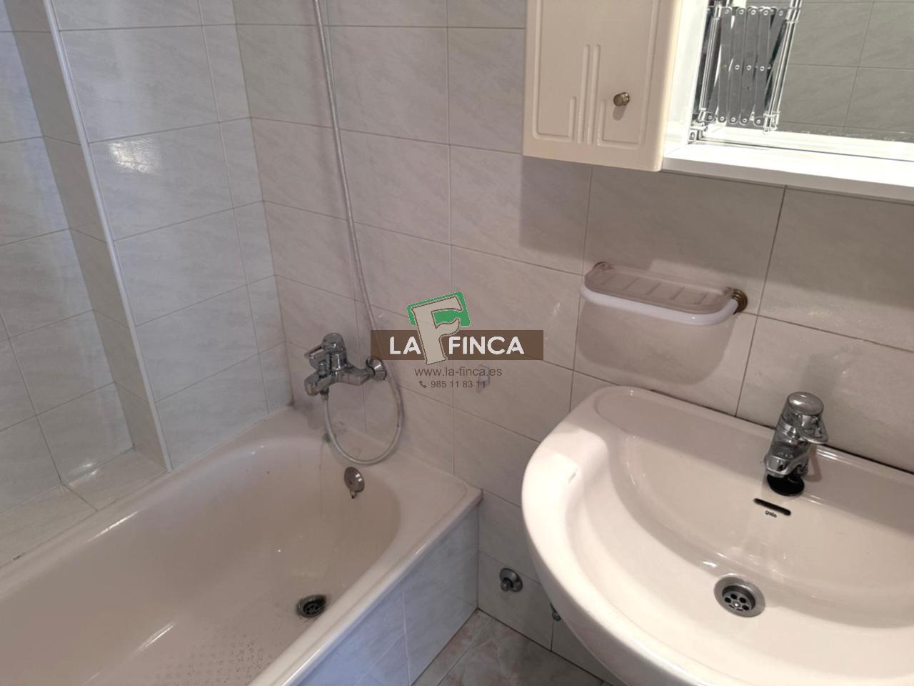 For sale of chalet in Oviedo