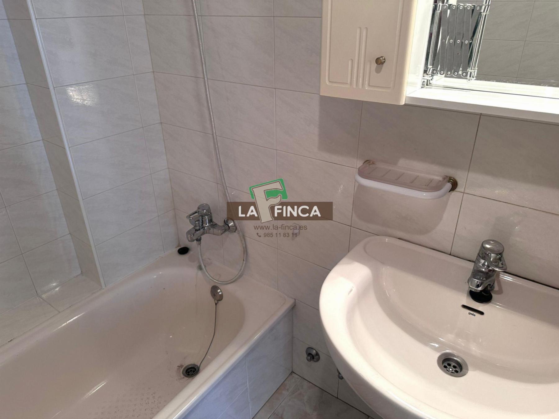 For sale of chalet in Oviedo