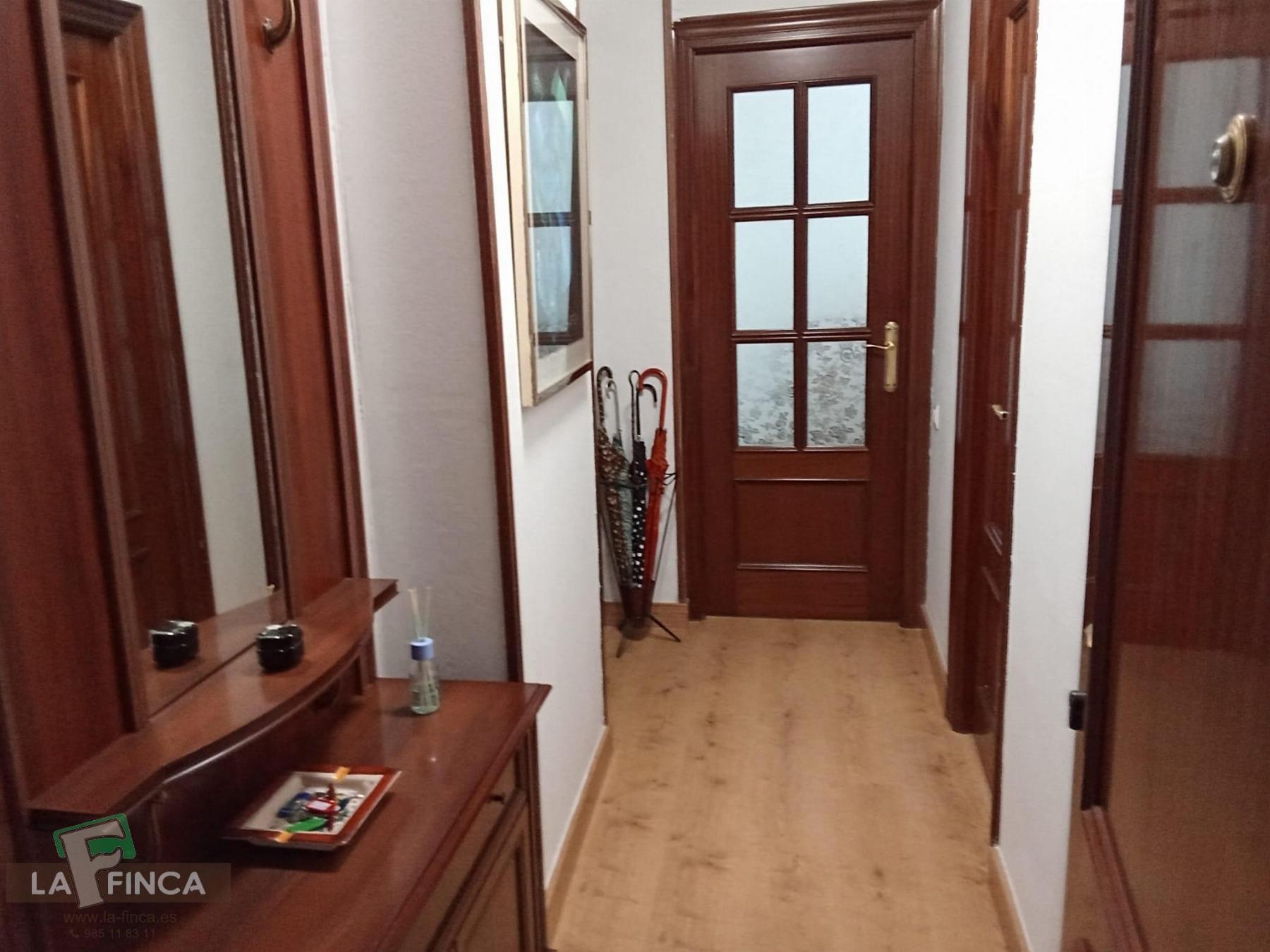 For sale of apartment in Oviedo