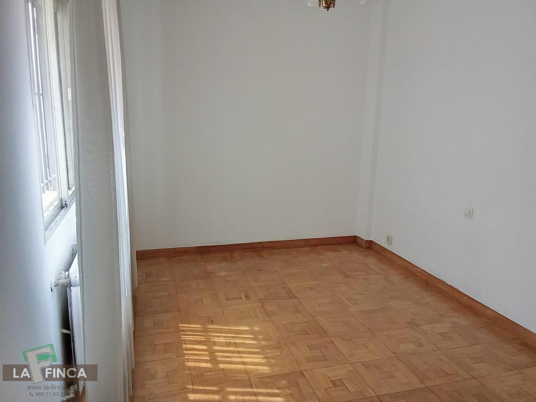 For sale of apartment in Oviedo