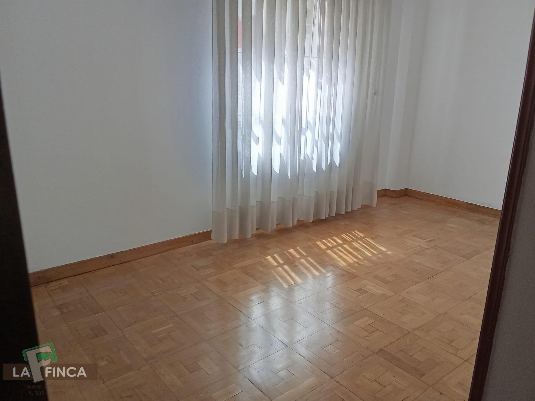 For sale of apartment in Oviedo