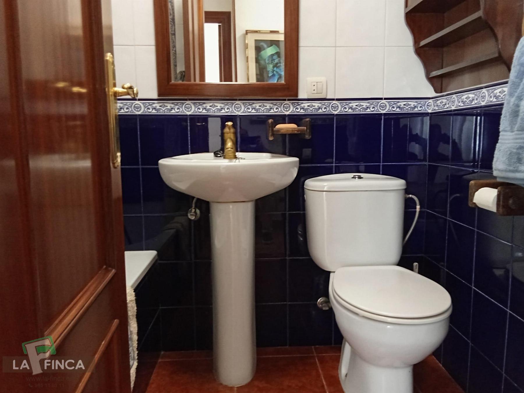 For sale of apartment in Oviedo