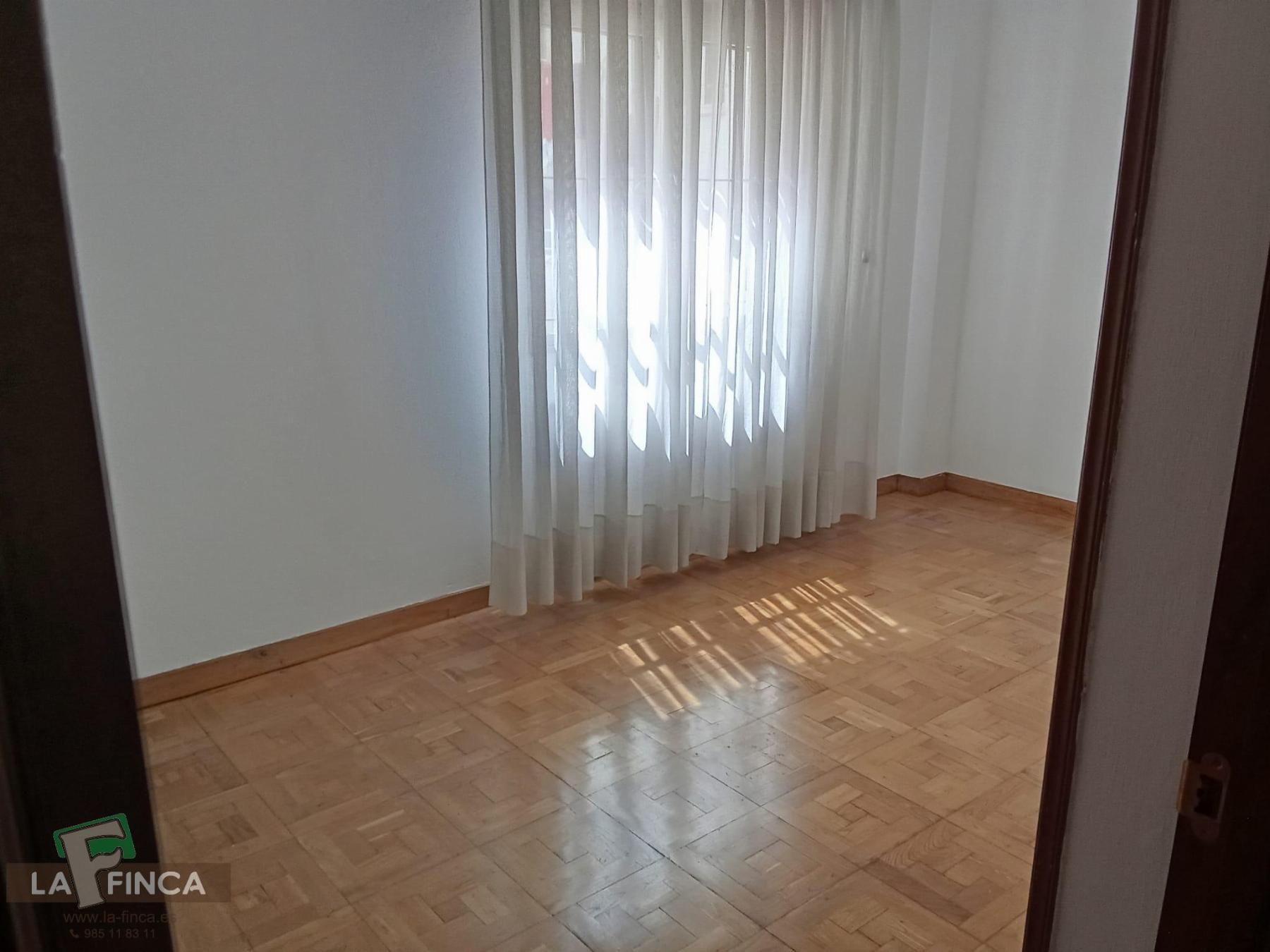 For sale of apartment in Oviedo