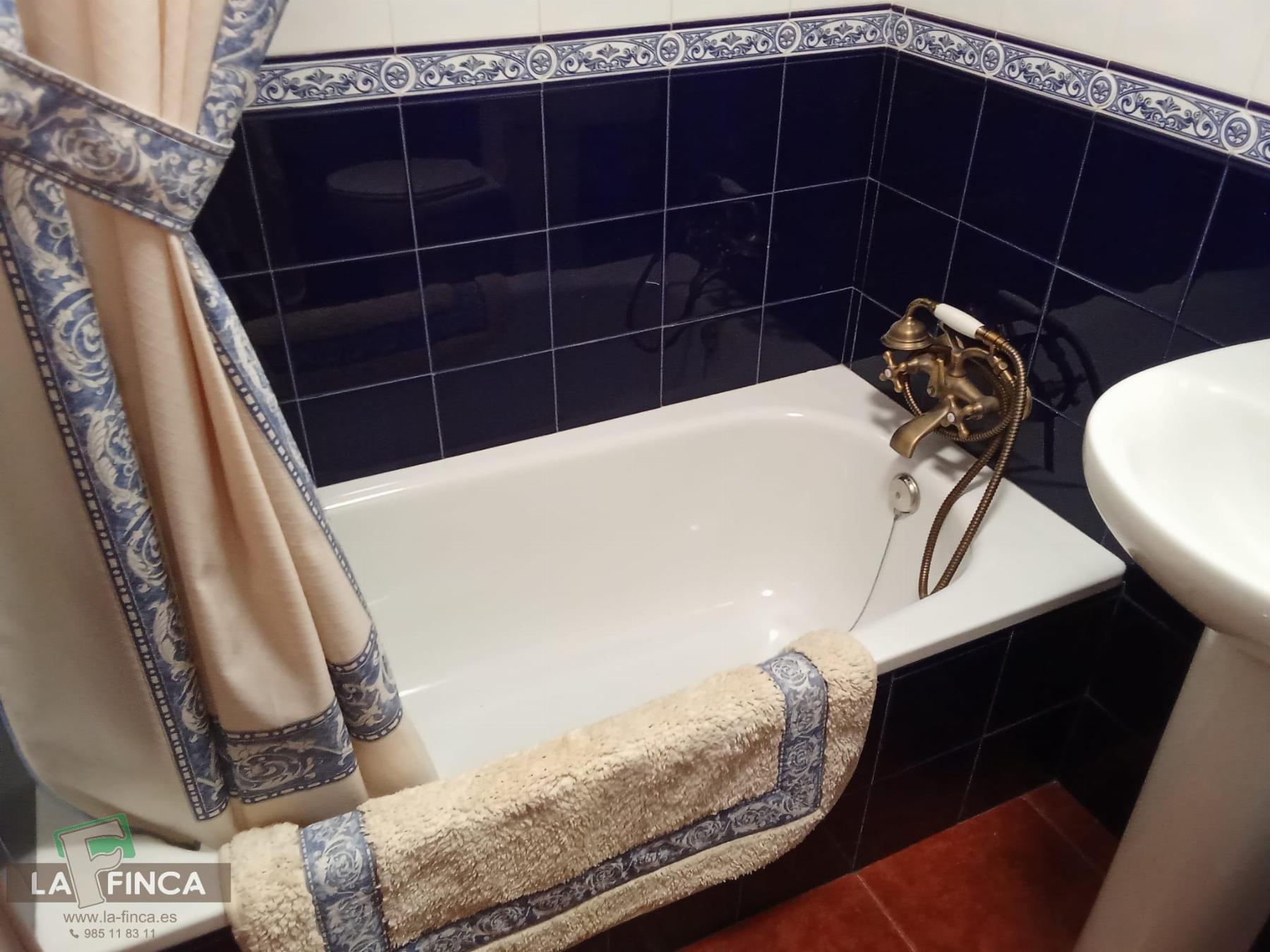 For sale of apartment in Oviedo