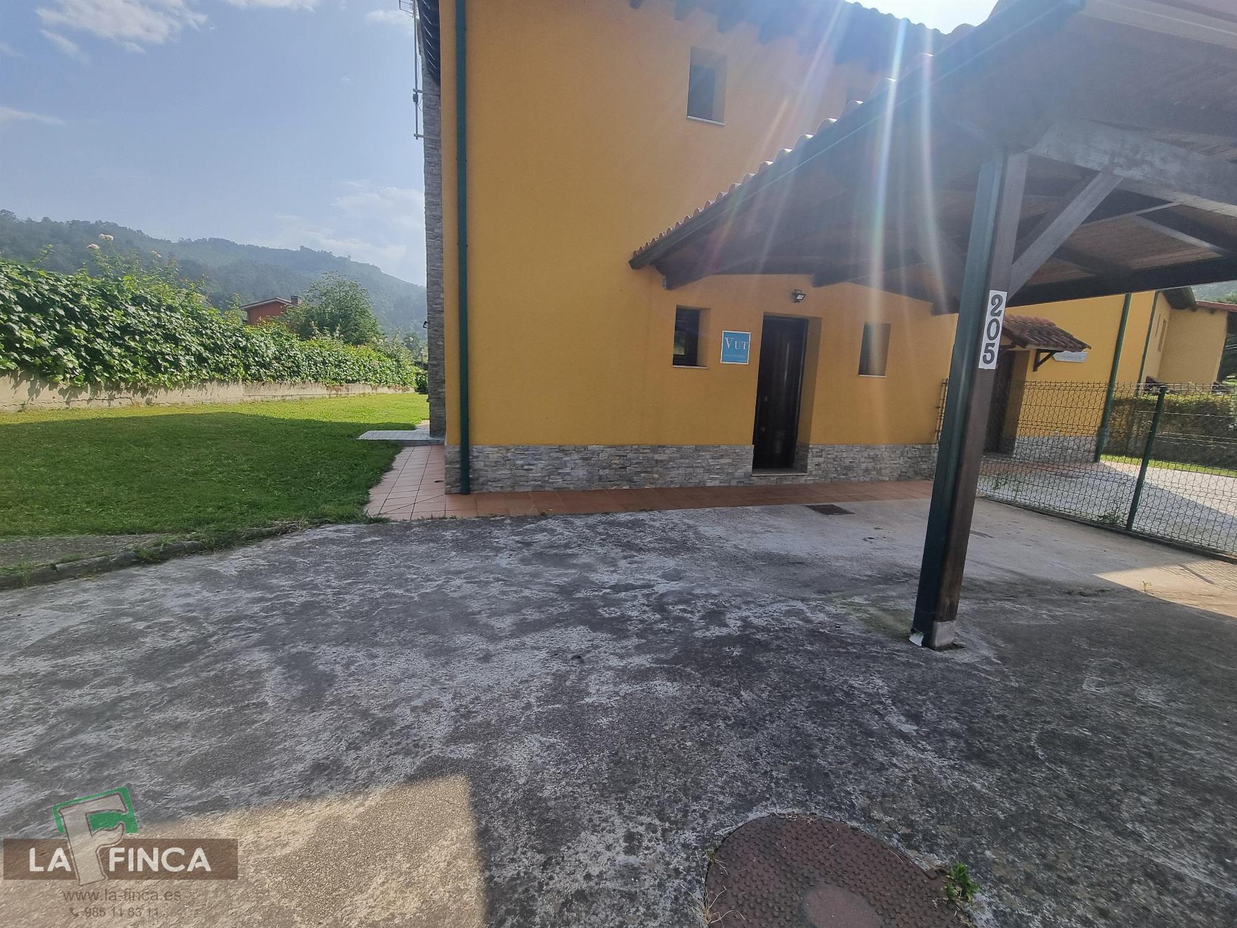 For sale of chalet in Candamo
