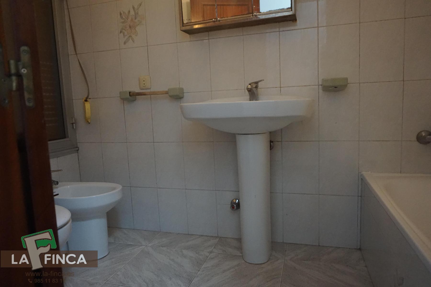 For sale of flat in Oviedo