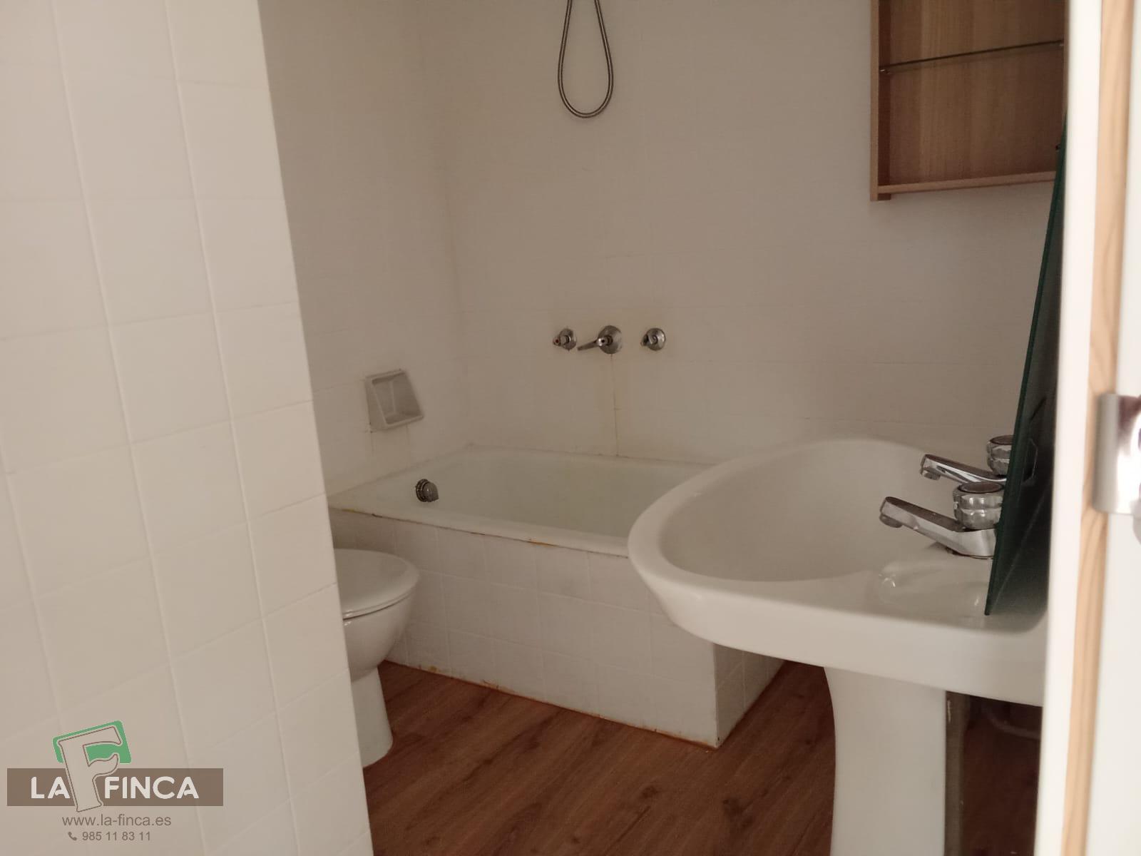 For sale of flat in Gijón