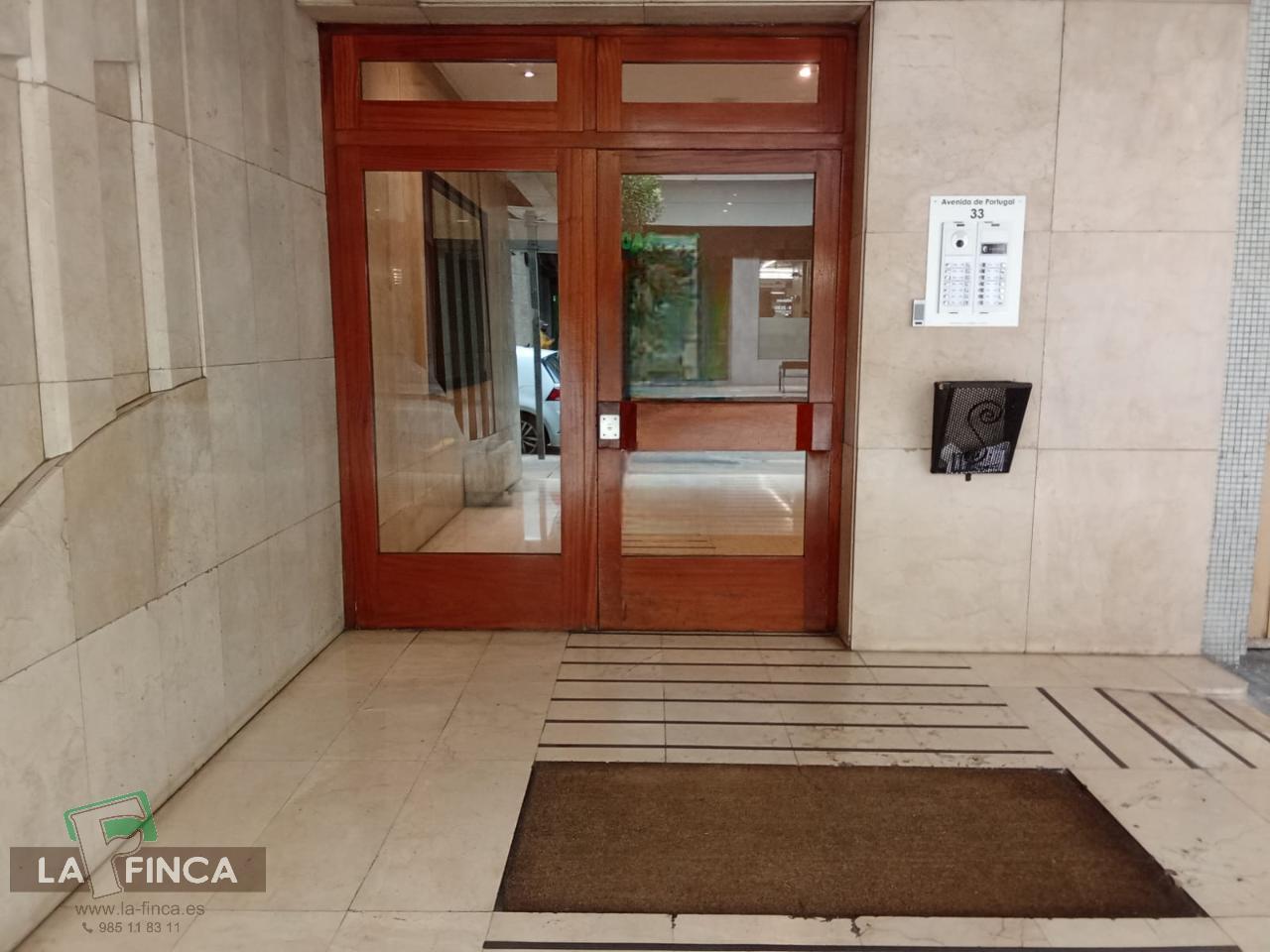 For sale of flat in Gijón