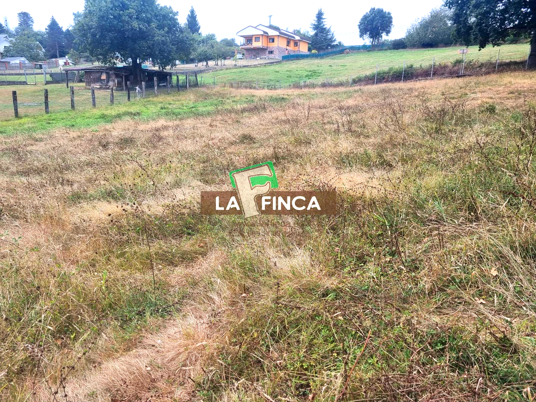Venta de terreno en Latores