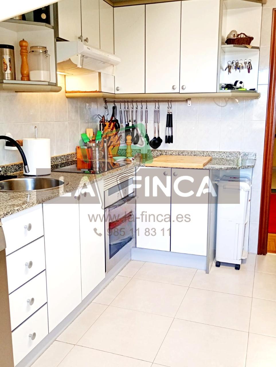 For sale of penthouse in Lugo de Llanera