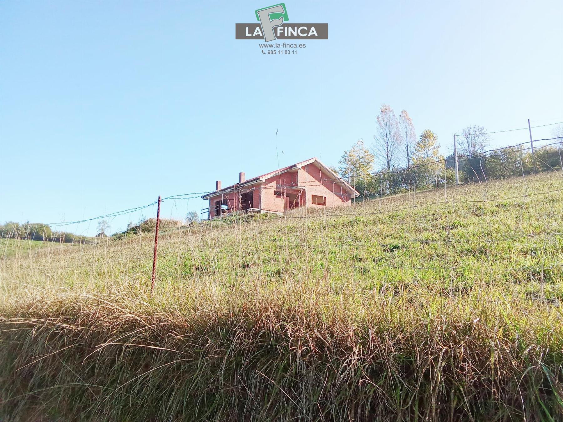 For sale of land in Morcín